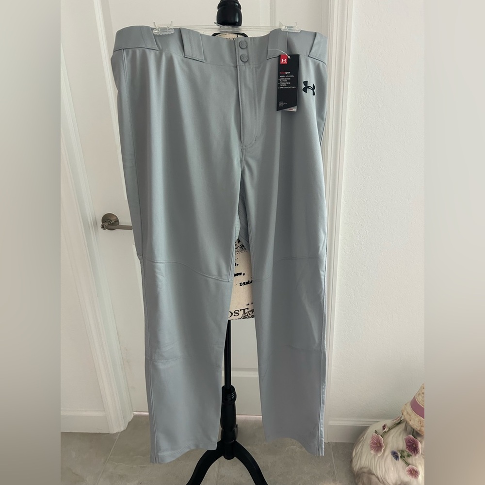 Under Armour Men’s Light Grey Athletic Chinos XL/Tall NWT